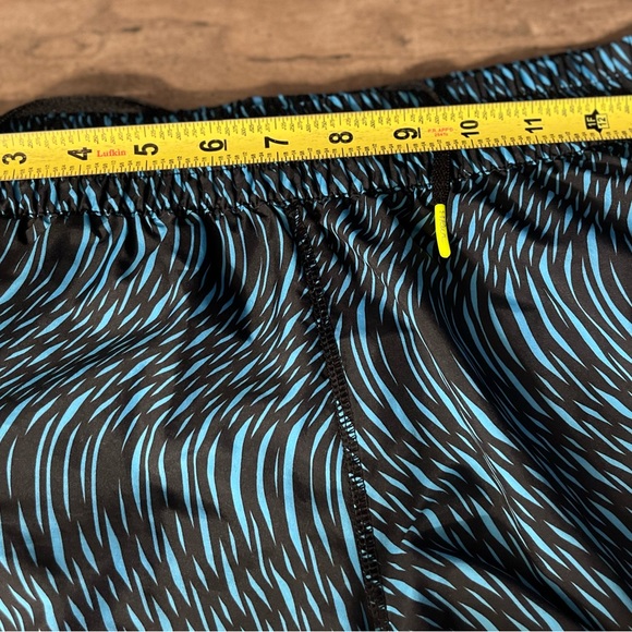 Women’s Running/Athletic Shorts Heat Gear Under Armour XS with drawstring - Picture 12 of 13